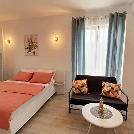 Mika Apartment *