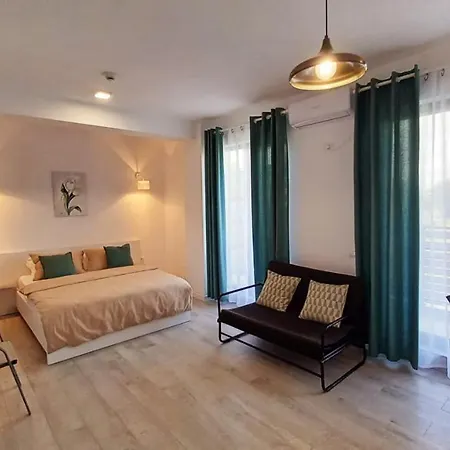 Mika Apartament *